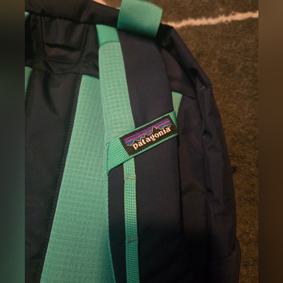 Patagonia Atom 20L tote pack - Picture 2 of 6